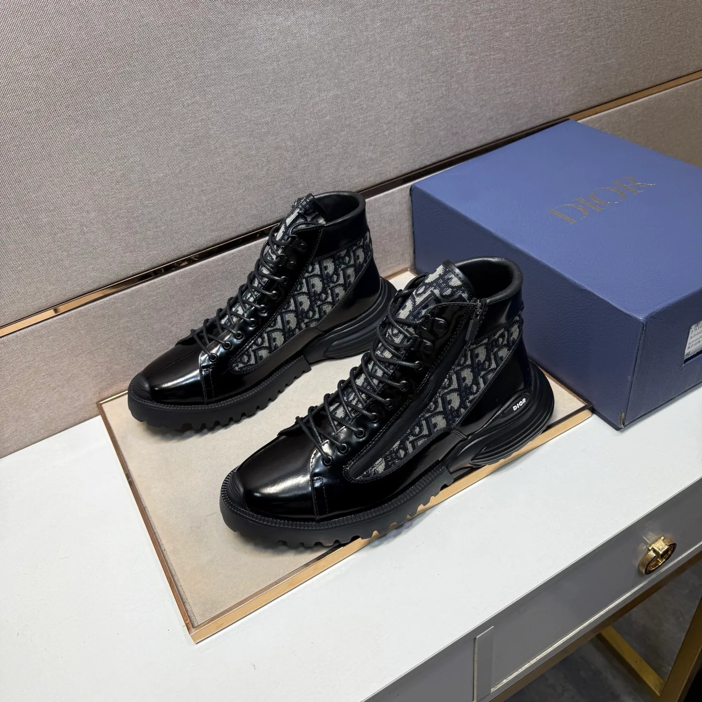 ⬛️Men's shoes 💰p580 [Dior~] Men's casual high-top shoes 2025z cabinet sales simultaneously 🔶Size: 39-44 #️⃣ 🔷2 colors🔜The upper is made of multi-material splicing➕Genuine leather lining, comfortable and breathable, sole: original comfortable and wear-resistant outsole, ⚠️Real shot📱Photographed🎬The real thing is better📢📢📢